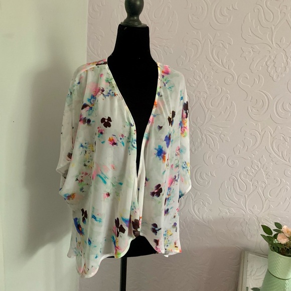 Floral sheer shawl - Picture 2 of 3